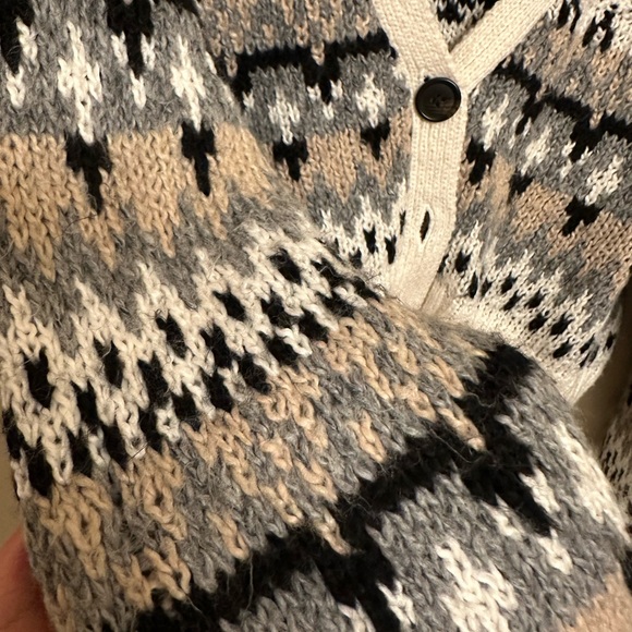 American Eagle Cardigan - Picture 4 of 11